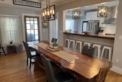 Image de Ancien Jackson House Inn, bain à remous, 4 cheminées, ferme, verger de pommiers