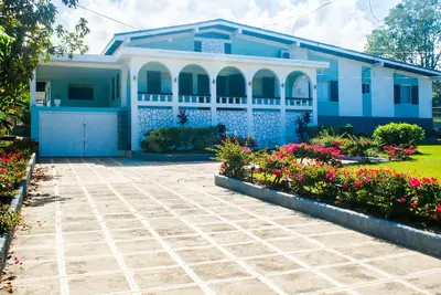 Image de Scarlett Hall Hideaway 4Br \/ 3Ba, baie de Runaway, St Ann, Ja, propriété avec WiFi et Ac
