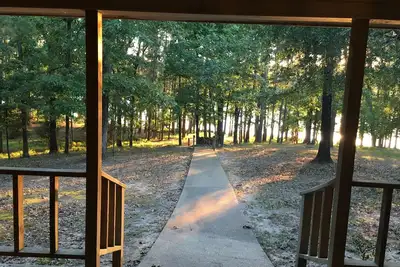 Image de Waterfront Vacation Home, Golf-Fish-Swim, 12 personnes dans Wooded Resort