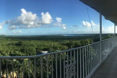 Maison moderne avec vue imprenable sur les Caraïbes!