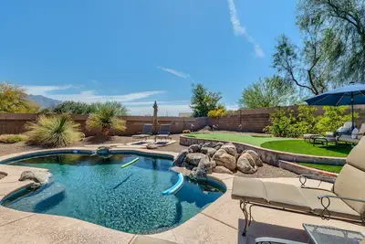 Image de Resort comme des commodités! 3 br \/ d ba piscine privée, spa près des restaurants, randonnées, golf!
