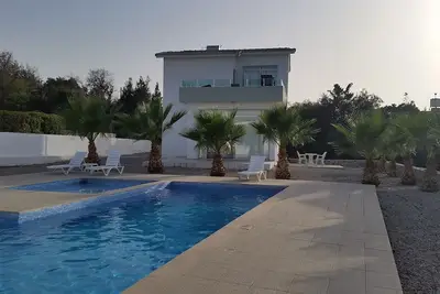 Image de Village Localisation avec vue imprenable sur la mer \/ piscine, Ă 3 minutes Ă pied de restaurants