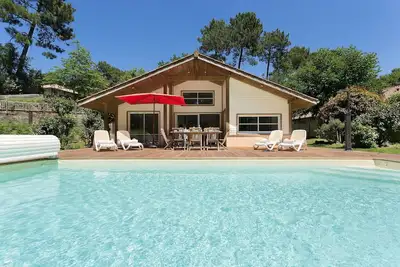 Image de Profitez d'une piscine privée à Moliets | Villa spacieuse, à quelques minutes de la plage