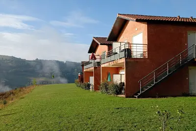 Image de Appartement ensoleillé et confortable avec balcon / terrasse | Endroit paisible