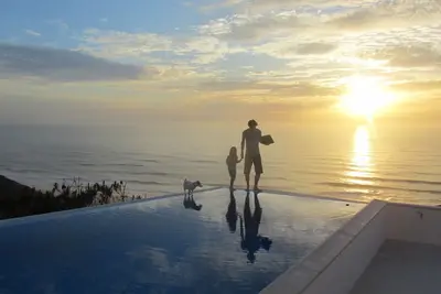 Image de Villa de luxe sur la côte avec piscine privée, terrasse, vue mer. Près de Nazaré