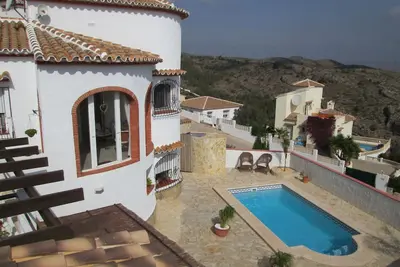 Image de Piscine privée, vue sur la mer, jardin, cuisine extérieure - et maintenant avec l'air conditionné!