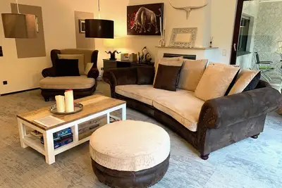 Image de Grand appartement avec trois chambres à coucher, salon, cuisine, jardin, parking