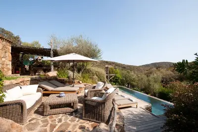 Image de Bergerie contemporaine avec piscine privée à 5mn de Palombaggia