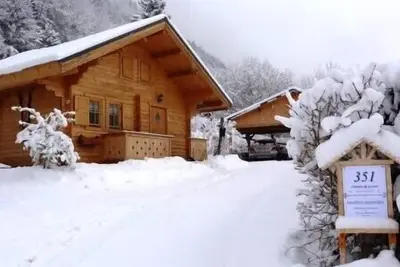 Image de chalet bois esprit montagnard 2 à 4 pers 40m2 chambre séparée