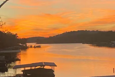 Image de Condo paisible sur le lac des Ozarks * Pas De Frais De Nettoyage *