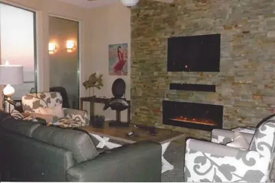 Image de Profitez d'une vue fabuleuse sur les environs depuis le grand condo 2/2 avec foyer électrique!