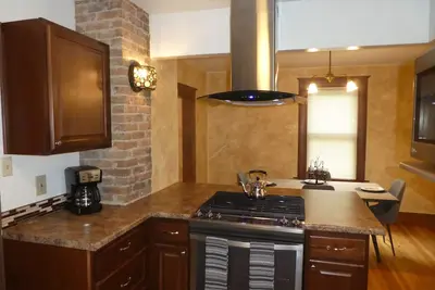 Image de Belle maison au centre-ville et au Colorado College. Nouveau mobilier et propre!
