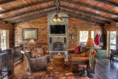 Image de Promotions de printemps Ă mai! ! Quintessential Cabin Lake Sur Pristine Lake O'brein