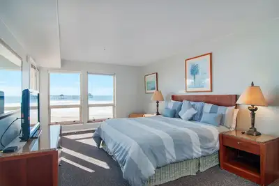 Image de 3 chambres avec vue incroyable sur l'océan et la jetée