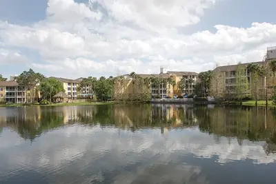 Image de Remerciements dans une magnifique suite 2 chambres de luxe 2 chambres - 5 miles de Disney!