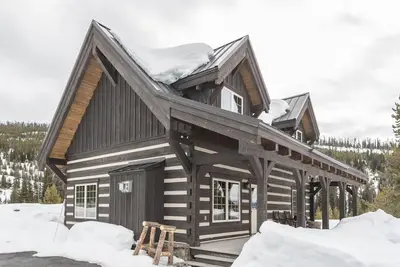 Image de Journal personnalisé maison sur 30 acres privé avec bain à remous privé et vue imprenable sur la montagne