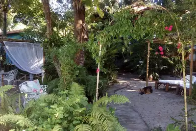Maison à 50m. de la mer, jusqu’à 9p / 1200m2 de jardin. / Piscine / Climatisation / Rue asphaltée.
