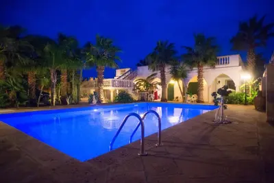 Image de Michelle House, villa avec piscine à quelques pas de la mer