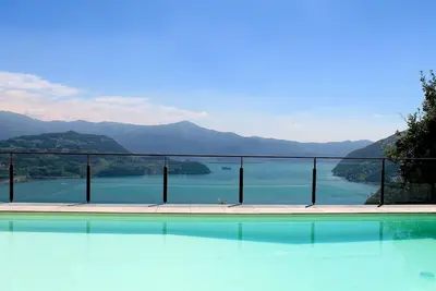 Image de Appartement sur le lac d'Iseo 4\/6 personnes avec piscine Vue lac