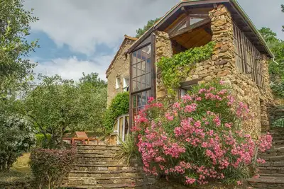 Image de Ancienne maison de berger en pierre, rénovée mais rustique, vues exceptionnelles
