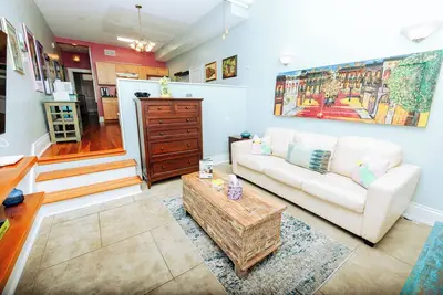 Image de Appartement bien meublé / cour arrière