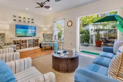 Image de << Banana Blossoms @ L'Annexe >> Private Townhome + Gated Community + Derniers Services CLÉS