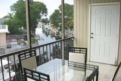 Image de Condo Bayside avec bateau