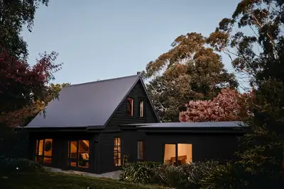 Image de The Maple Lodge Accueil pour les alpagas, les cochons, les chèvres, les moutons et l’énorme four à pizza