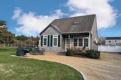 Image de Ce chalet romantique est tout simplement une coupe au-dessus -