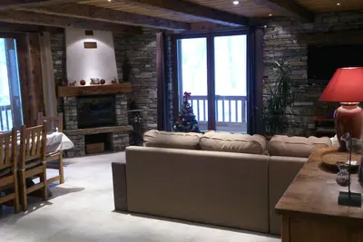 Image de Appartement tout confort haut de gamme avec cheminée dans Chalet à Val d'Isère