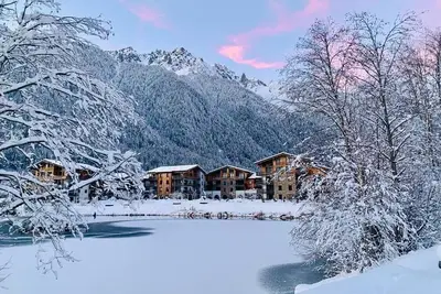 Image de Appartement 65m2, 5 couchages, vue lac et Mont Blanc dans résidence spa*****