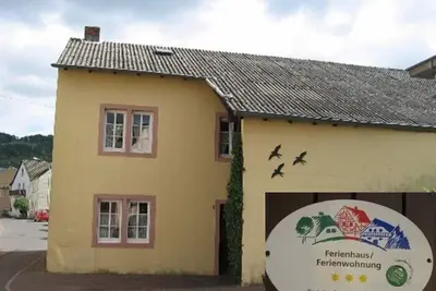 Image de Ancienne ferme avec étable et cour rénovées