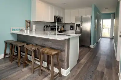 Image de Maison de ville rénovée au bord de l'eau sur la baie de Little Sabine, à quelques pas du golfe