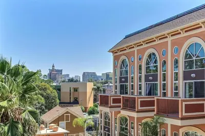 Image de Condo exécutif de luxe avec mezzanine!