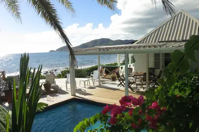 Image de Luxueuse villa en bord de mer avec une vue imprenable sur Montserrat
