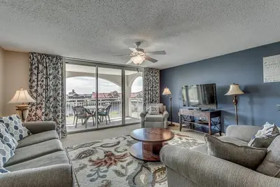Image de Yacht Club Villas 3-303, Condo Waterfront 3 Chambres, Bain à Remous et une Connexion Wi-fi Gratuite!