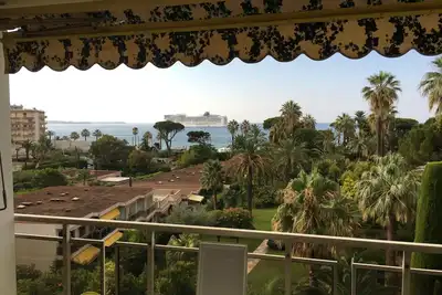 Image de Cannes F2 sur plage, 2 Bv Louise Moreau\/15 Dr Picaud, prox Suquet gare, Croisette