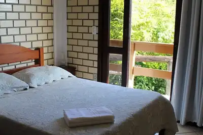Image de Appartement de 2 chambres avec cuisine et air près de la plage
