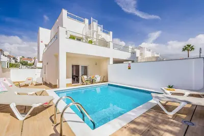 Image de Villa Valeria - Cette villa moderne comprend une piscine privée, Wifi & A / C, 6 personnes