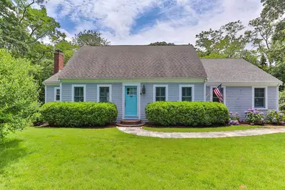 Image de Nouveau! Cape Cod Area Cottage 10 Min. Marcher Ă la plage!