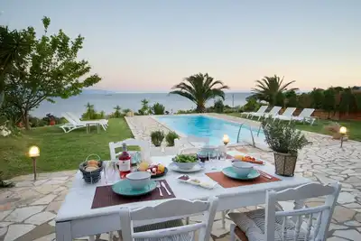 Image de Villa Mariza - Trapezaki. Villa privée avec vue sur la mer.