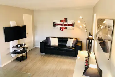 Image de Accès direct plage🌞! Et à 600m à pied du centre ville, agréable et spacieux