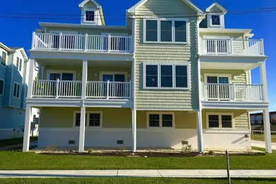 Image de Nouveau Condo PERSONNALISÉ ~ Location De Luxe ~ Piscine ~ Wifi ~ 4bd ~ 2ba (10) RÉSERVATION Pour 2020