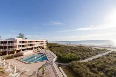 Image de Merveilleux 2 Chambres 2 Bains Directe Condominium Avant Golfe Avec Piscine Chauffee. RÉCEMMENT RÉNOVÉ!