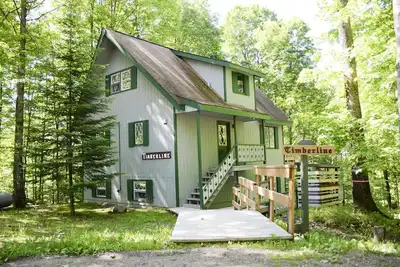 Image de Chalet pittoresque, propre et spacieux avec une vue imprenable sur Ski Brule et un bain Ă remous