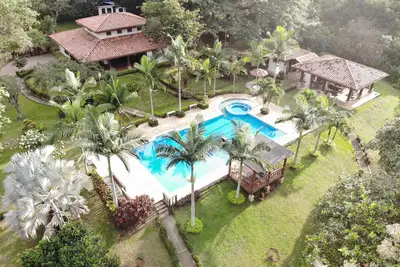 Image de Quinta El Poblado Luxury Home près de Jaco Beach