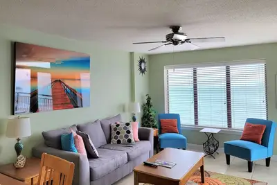 Image de Condo unique avec vue panoramique sur l'océan, unité de coin 3 Br. Grands tarifs tout compris