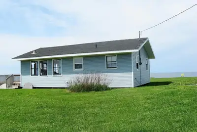 Ocean Front Cottage avec une belle plage privée et le lac des eaux scintillantes