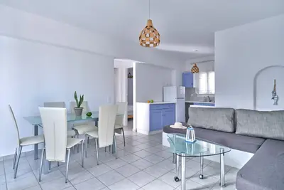 Image de Maison Ifestos avec vue mer, Ă 50m de la plage de sable de Logaras