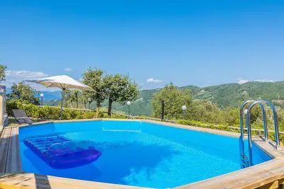Villa Bastiano est une villa de luxe dans les collines toscanes, avec une vue magnifique sur la vallée, 5 chambres